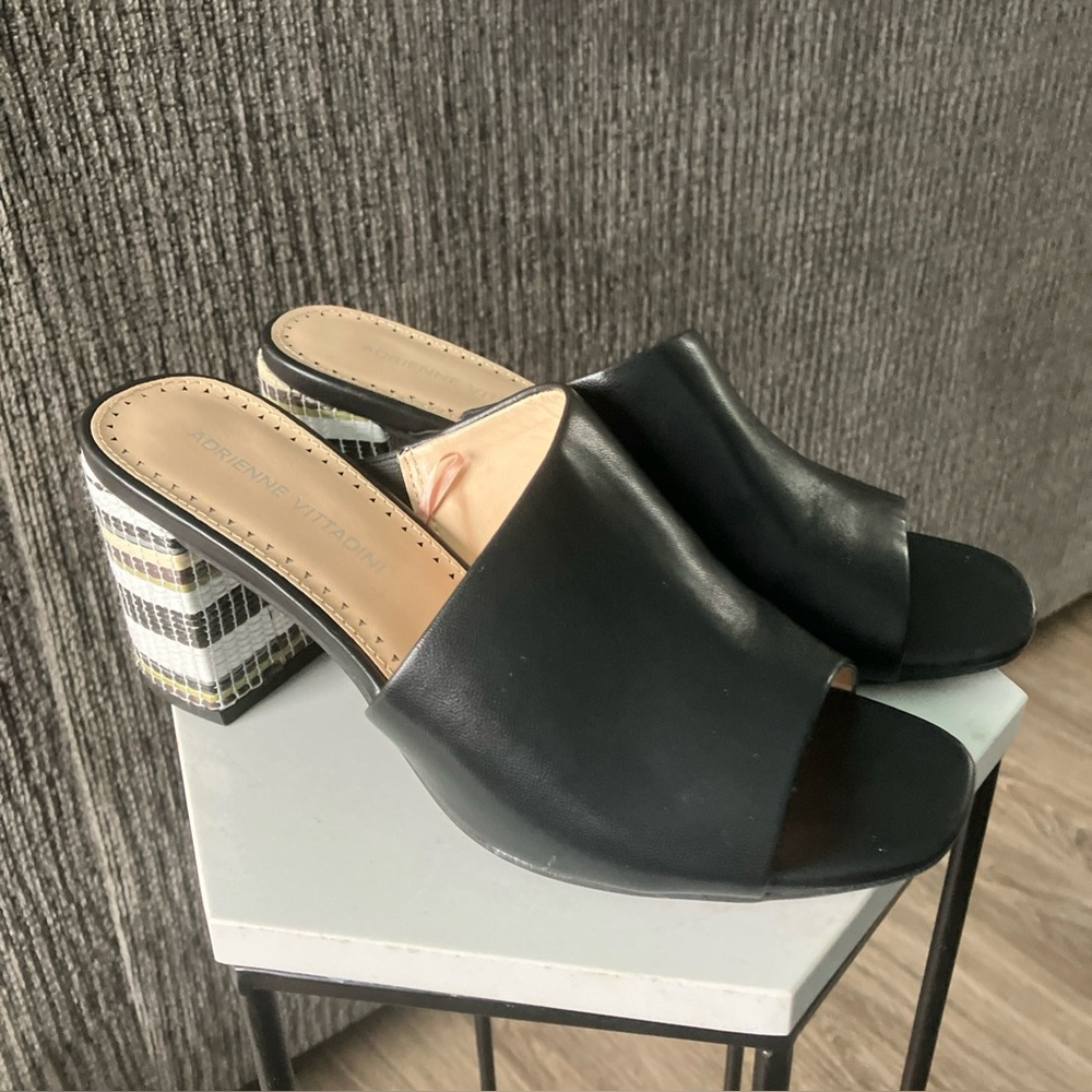 Adrienne Vittadini Women’s Black Faux Leather Mule Sandals Size 7.5M Stripe Heel